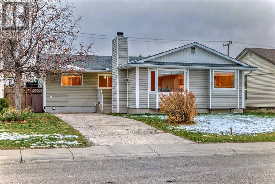 421 1 Avenue SE, Airdrie, AB T4B1H2