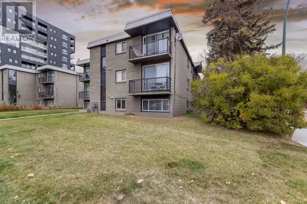 Calgary, AB T3E0A9,8, 2902 17 Avenue SW