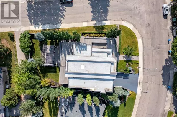 Calgary, AB T2S1J3,4248 Britannia Drive SW