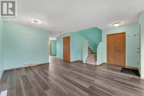 Calgary, AB T3J4L7,73 Martinvalley Crescent NE