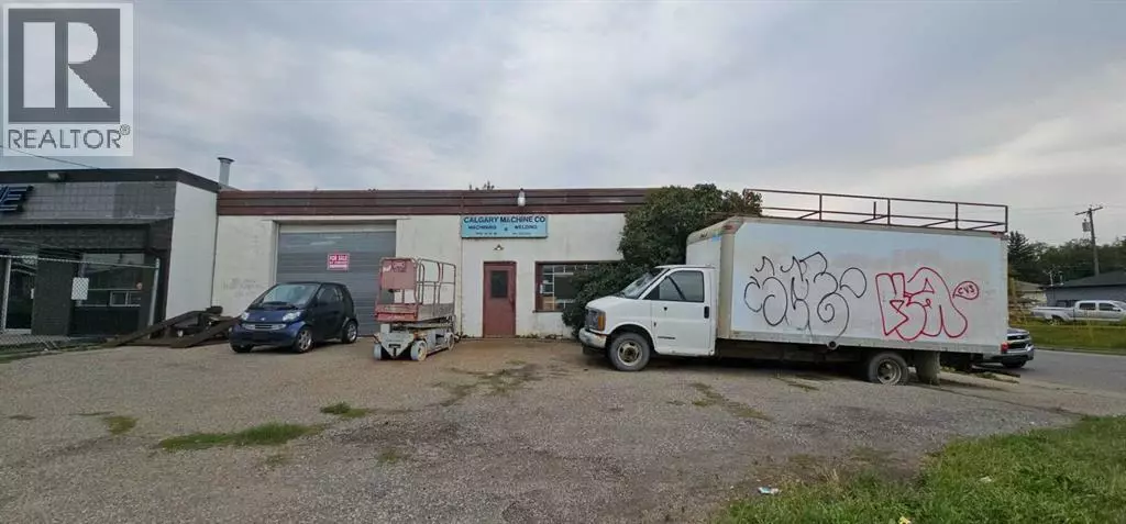 Calgary, AB T2B0X8,2040 36 Street SE