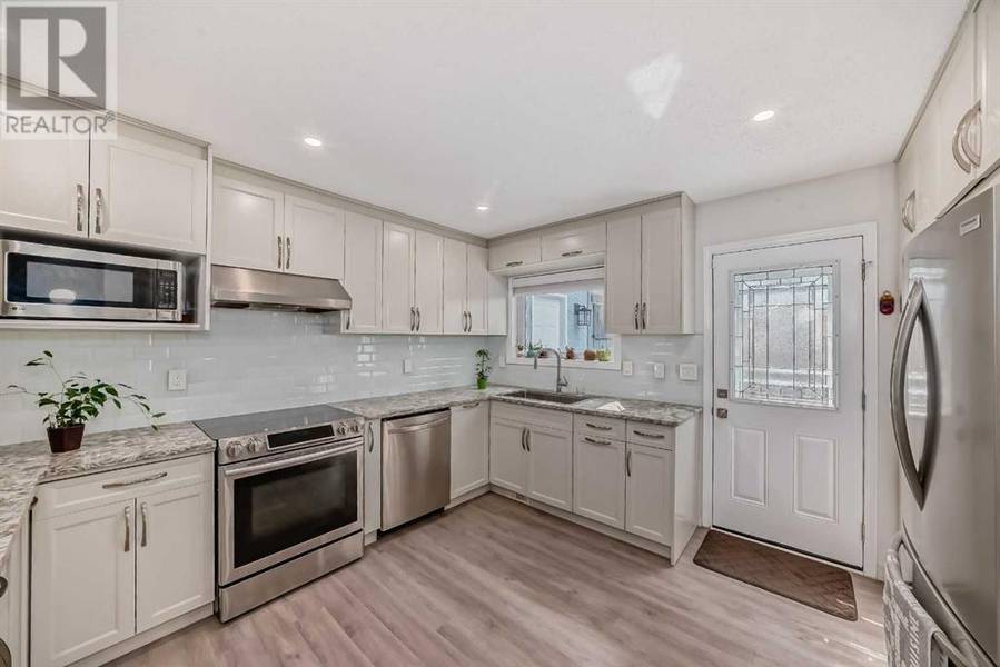 23 Sanderling Rise NW, Calgary, AB T3K3B1