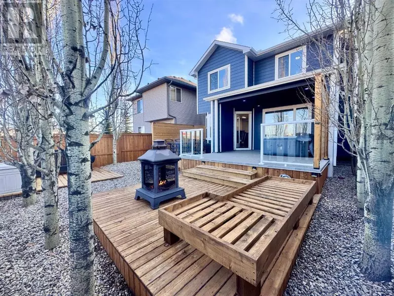 16 Everwoods Road SW, Calgary, AB T2Y4R5