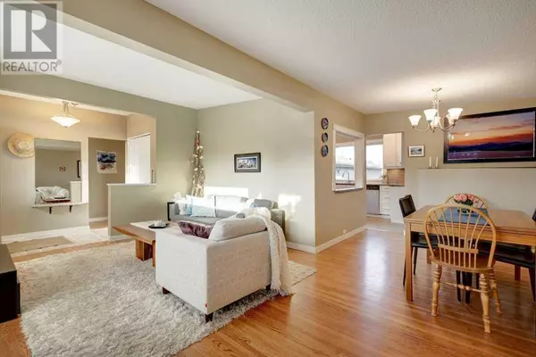 Calgary, AB T3E5X8,5416 Ladbrooke Drive SW