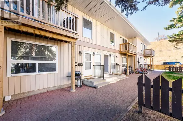 105, 219 Huntington Park Bay NW, Calgary, AB T3K5H5