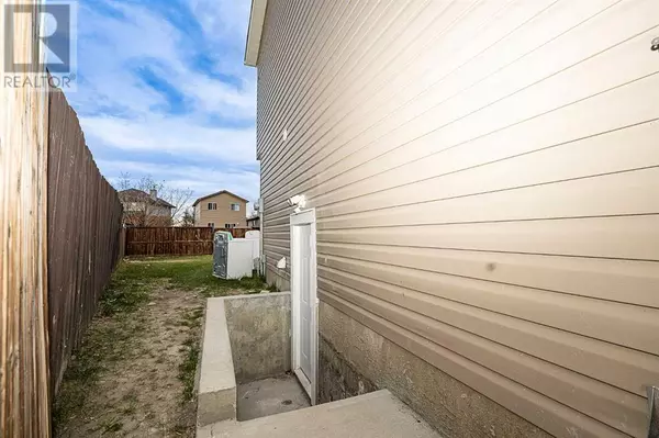 Calgary, AB T3J3E2,339 Martinbrook Place NE