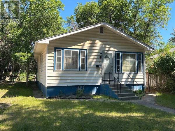 30 6 Street SW, Medicine Hat, AB T1A4H8