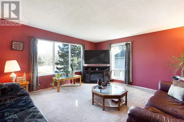 Calgary, AB T3B2K3,4641 69 Street NW