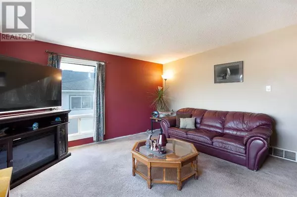 Calgary, AB T3B2K3,4641 69 Street NW