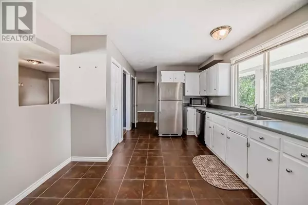 Calgary, AB T3B3G2,6428 Silver Springs Way NW