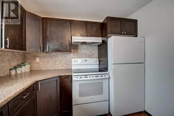 Calgary, AB T3B2K8,4730 70 Street NW