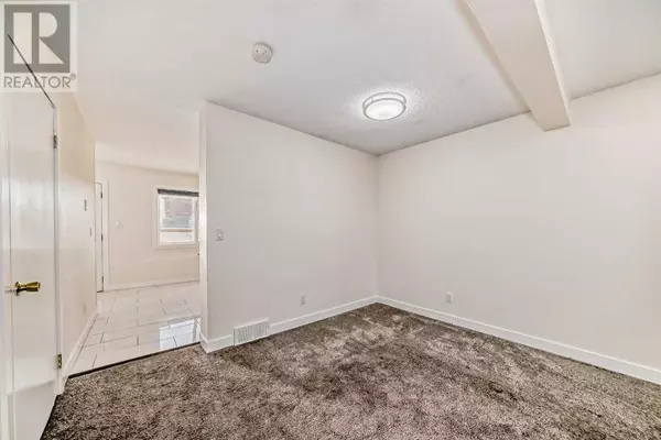 Calgary, AB T3J1Y6,148 Castlegreen Close NE