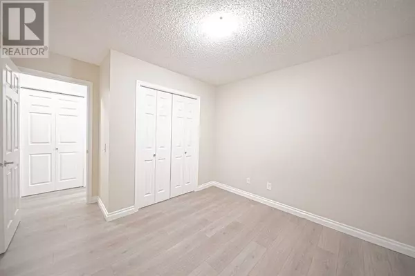 Calgary, AB T1Y4W8,70, 2519 38 Street NE