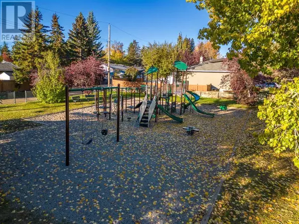 Calgary, AB T2V2G9,215, 790 Kingsmere Crescent SW