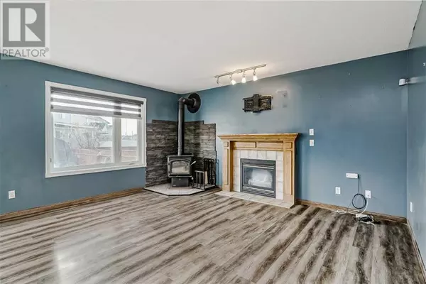 Calgary, AB T3J4M5,6113 Saddlehorn Drive NE