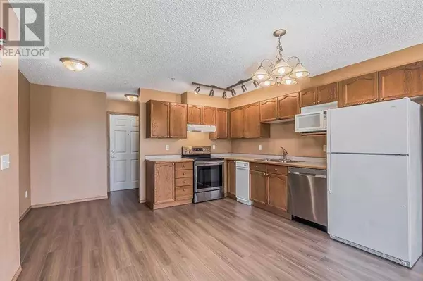 Calgary, AB T2Y4A9,202, 3 Somervale View SW