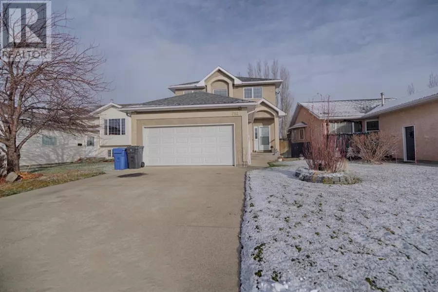 752 Red Crow Boulevard W, Lethbridge, AB T1K7M4