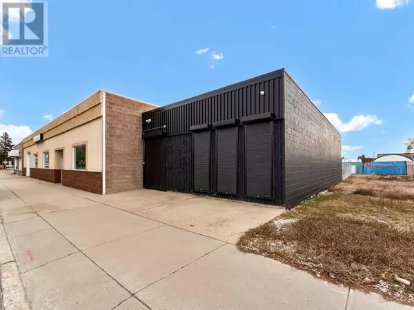 Medicine Hat, AB T1A0E2,745 2 Street SE