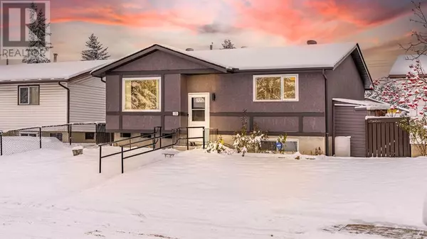 172 Penmeadows Close SE, Calgary, AB T2A3S2