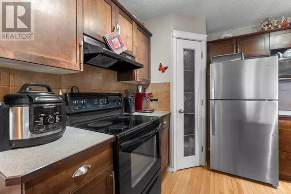 Calgary, AB T3M0B5,195 Cranberry Close SE