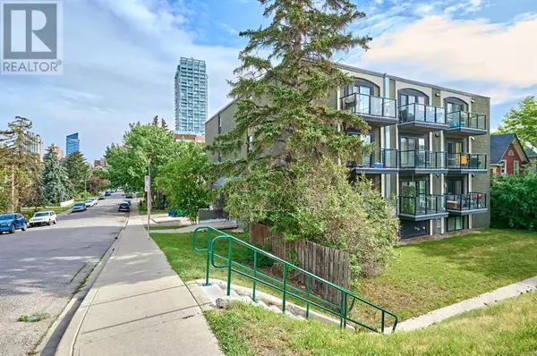 Calgary, AB T2T3C3,102, 1820 9 Street SW