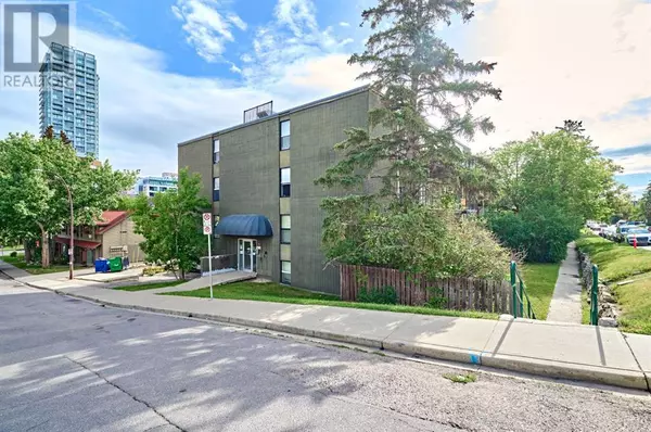 Calgary, AB T2T3C3,102, 1820 9 Street SW