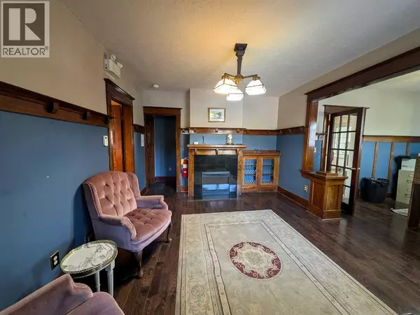 Medicine Hat, AB T1A1Z5,17 Dunmore Road SE