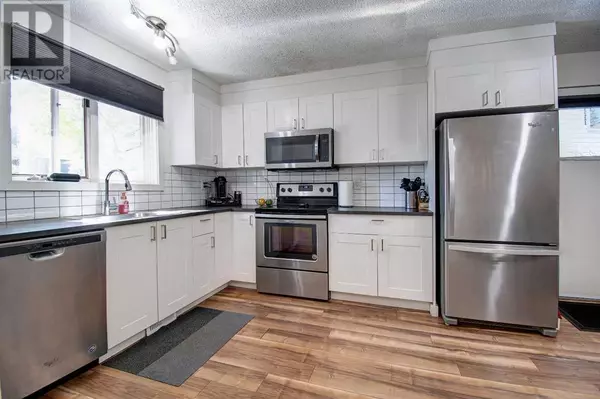 Calgary, AB T3H1R6,40 Strathearn Rise SW