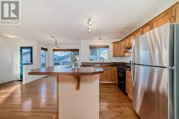 Calgary, AB T2Y5E7,294 Everglen Rise SW