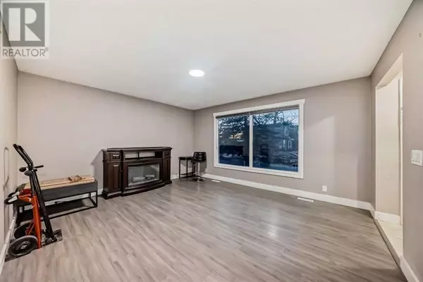 Calgary, AB T3J1V7,184 Castlebrook Drive NE