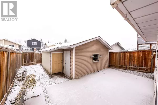 Calgary, AB T3J3H1,23 Martinwood Court NE