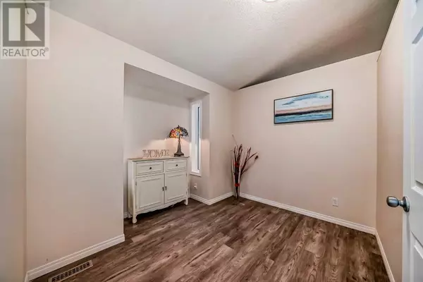 Calgary, AB T3H3A4,70 Sierra Vista Circle SW