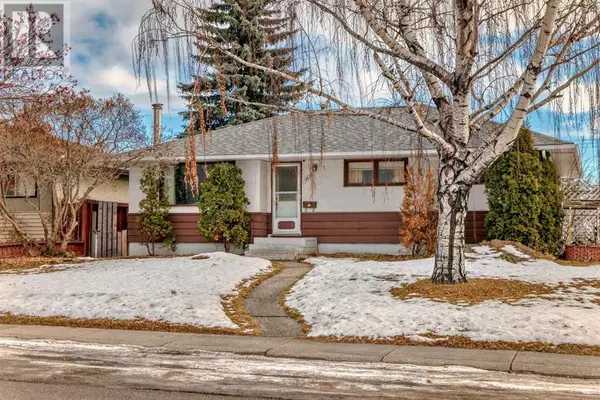 Calgary, AB T2B1G7,2622 42 Street SE