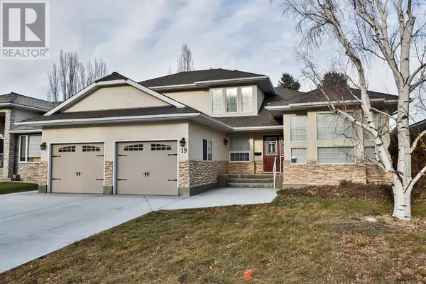 19 Coachwood Road W, Lethbridge, AB T1K6B6