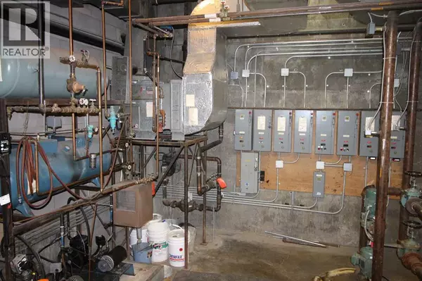 Calgary, AB T2M0P6,2, 1133 17 Avenue NW