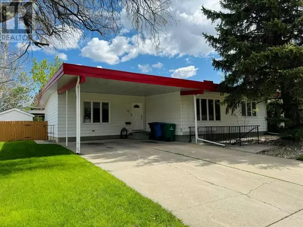 13 Dalhousie Road W, Lethbridge, AB T2K3X2