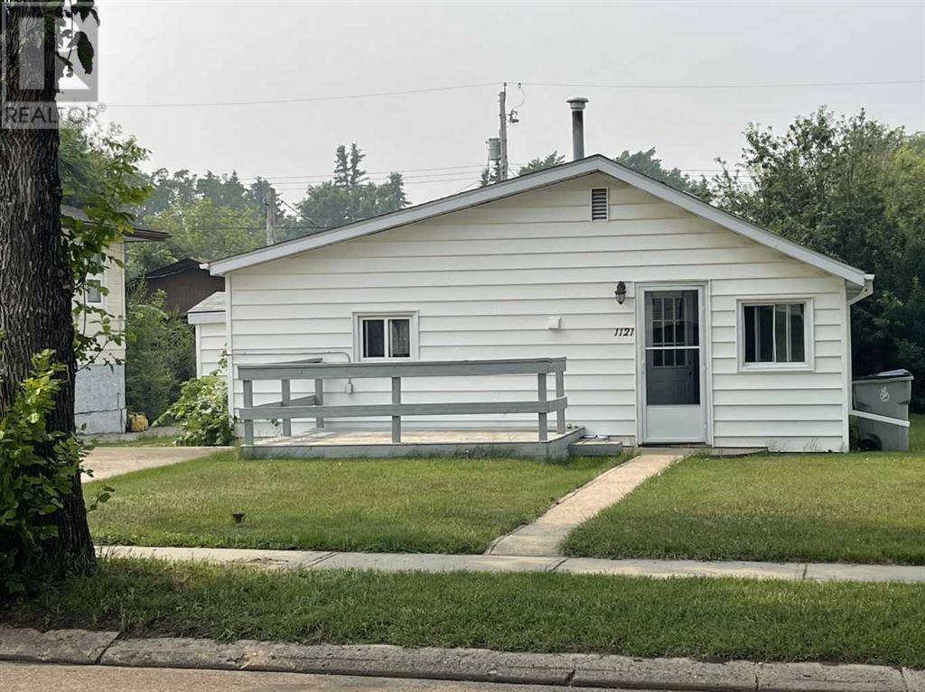 1121 8 Avenue, Wainwright, AB T9W1E9