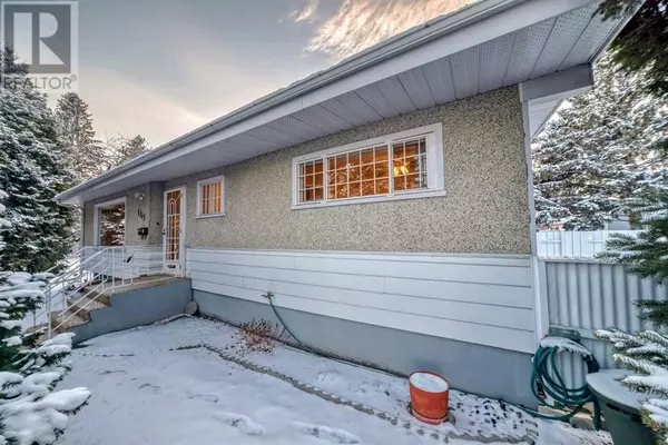 Calgary, AB T3E1N9,5215 19 Street SW