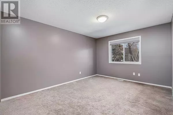 Calgary, AB T2Z2J3,15510 Mckenzie Lake Way SE