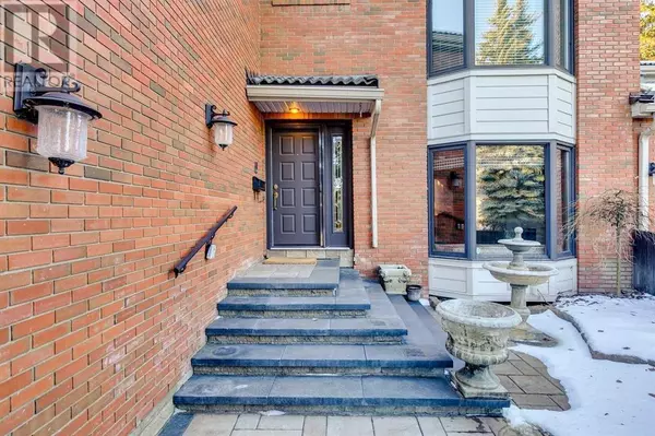 Calgary, AB T2V4Y3,6, 35 Oakmount Court SW