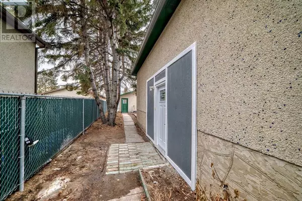 Calgary, AB T2B0H4,3246 30A Avenue SE