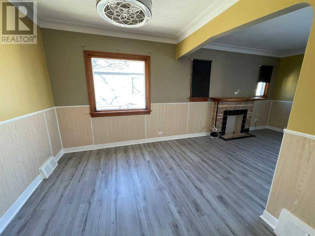 Calgary, AB T2E1H5,405 15 Avenue NE