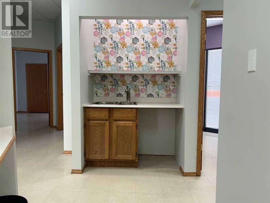 Medicine Hat, AB T1A1Z8,103A, 1501 Dunmore Road SE