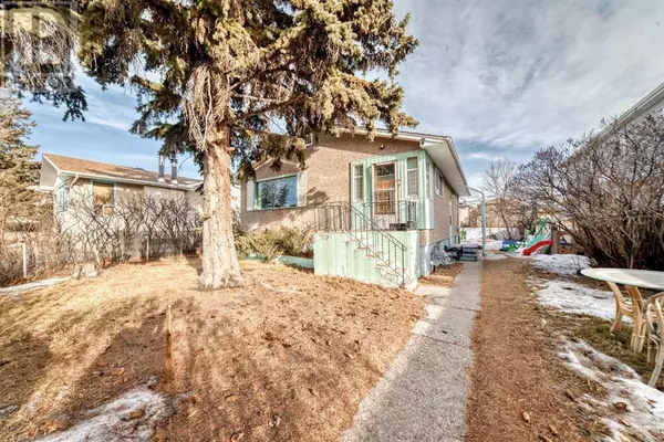 Calgary, AB T3B2M1,4324 73 Street NW