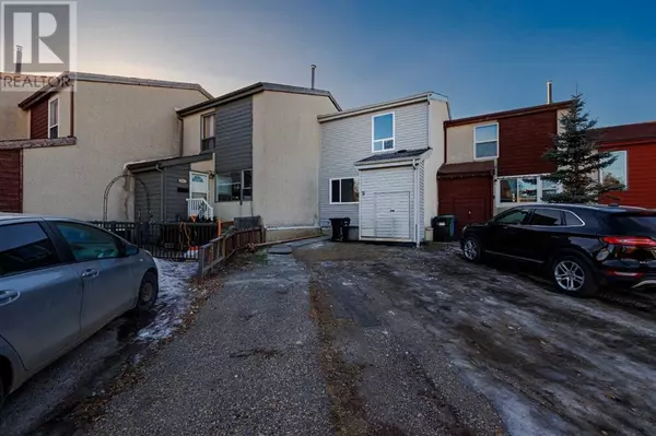 9 Penworth Close SE, Calgary, AB T2A5N4