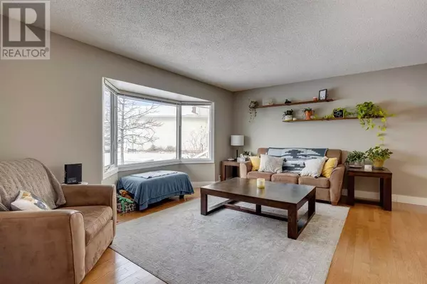 Calgary, AB T3B3Y9,132 Silver Springs Green NW