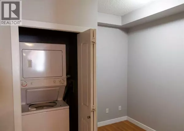 Calgary, AB T2S0C4,206, 323 18 Avenue SW