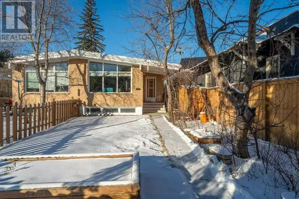 3216A Parkdale Boulevard NW, Calgary, AB T2N3T3