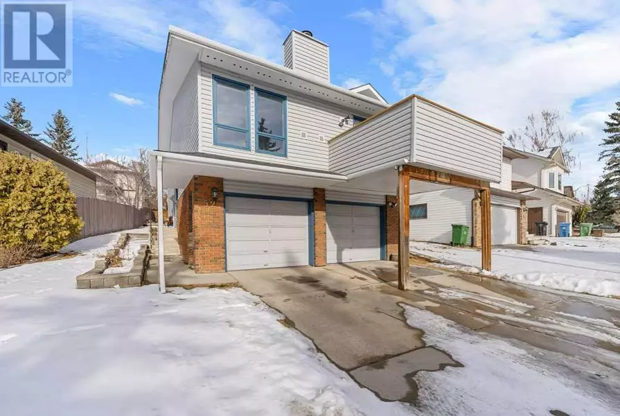 52 Hawkcliff Way NW, Calgary, AB T3G2R7