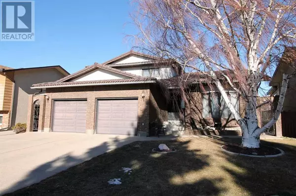 35 Ermineglen Road N, Lethbridge, AB T1H5Y1